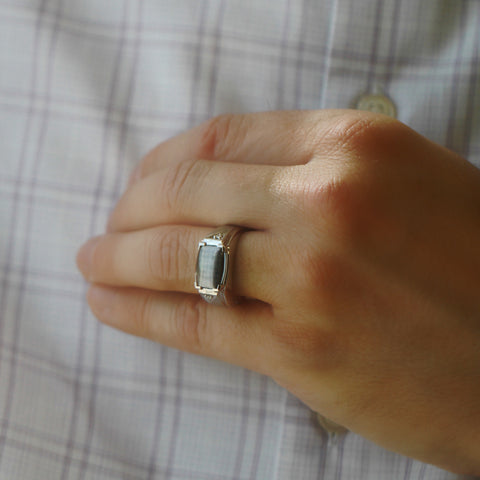 10kt White Gold Grey Cat's-Eye and Diamond Men's Ring