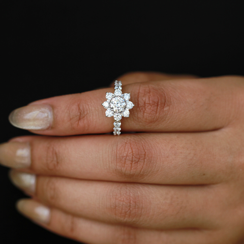 10kt Yellow Gold 2.00cttw Lab-Grown Diamond Flower Ring