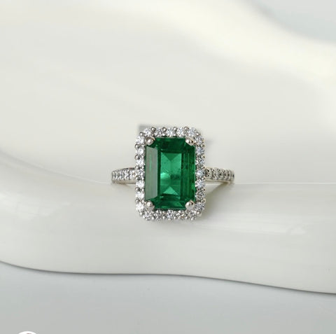 18kt White Gold 4.40ct Emerald And 0.76cttw Diamond Ring