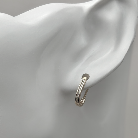 10kt White Gold 0.15cttw Channel Set Lab-Grown Diamond Oval Hoop Earring