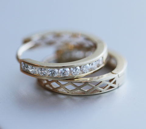 10kt Yellow Gold 0.15cttw Channel Set Diamond Hoop Earrings