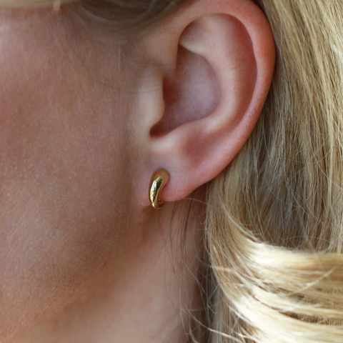 10kt Yellow Gold Classic Slim Huggie Earrings