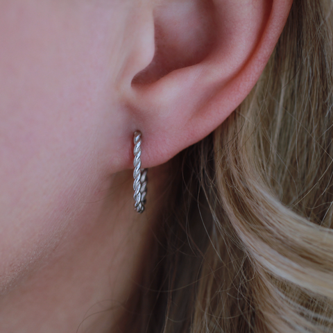 10kt White Gold Rope Twist Hoop Earrings