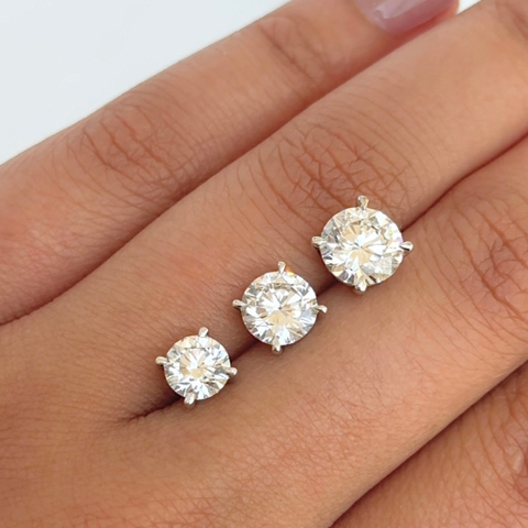 10kt White Gold Round Lab-Grown Diamond Four Claw Stud Earrings
