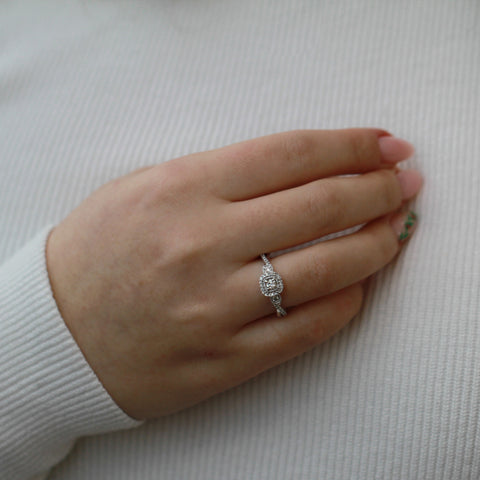 10kt White Gold 0.33cttw Diamond Halo Engagement Ring