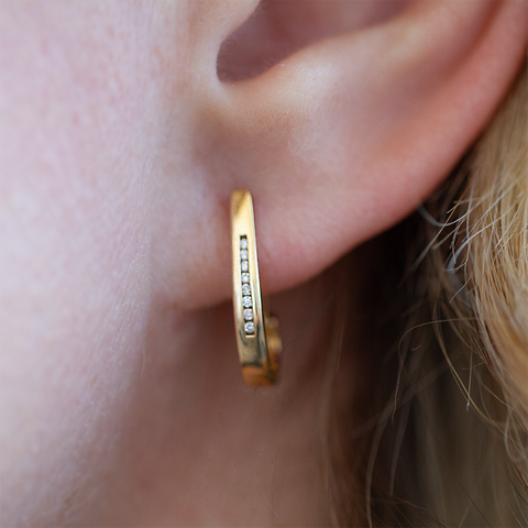 10kt Yellow Gold 0.07cttw Diamond Oval Channel Hoop Earring